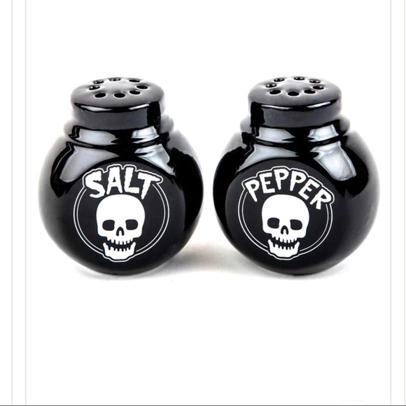 Other - skull salt & pepper shakers